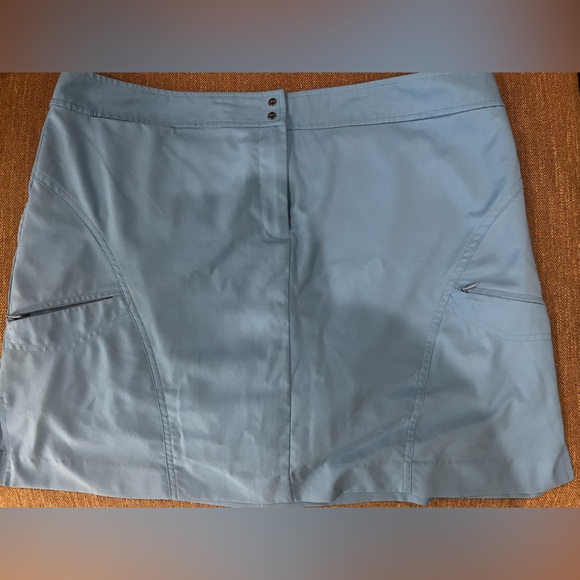 Two Like New Women’s Size 14 Izod Stretch Golf Skorts / Skirts - Picture 1 of 11